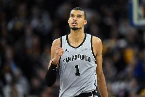 徐静雨：文班就是如今NBA的战力第一人 他未来能拿到至少10个DPOY