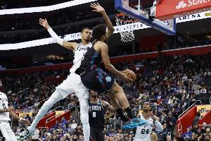 活塞主帅：我们必须正面硬冲文班不能绕着他打 杜伦最后做得很棒