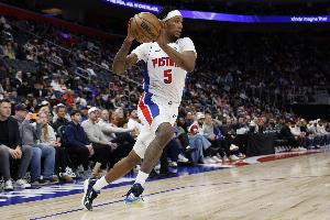 替补生力军！霍兰半场出战13分钟拿到11分6板&首节连砍9分