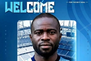 英博官方透露阿奇姆彭缺席热身赛原因：返连办理签证事宜