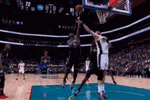 就剩2暂停了！保罗·里德拉拽科内特被吹犯规 活塞挑战失败