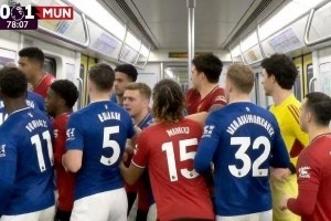 今日趣图：10个角球全没进？塔子哥连夜接手埃弗顿10-1大胜曼联