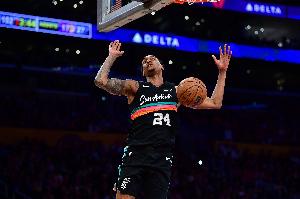 火力太猛了！瓦塞尔上半场8中6砍全场最高的18分 三分7中5