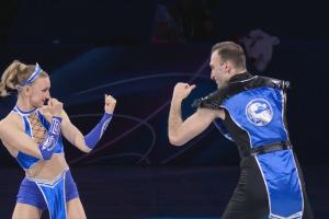 格鲁吉亚选手庆祝首枚冬奥奖牌：上演现实版《真人快打》游戏情节