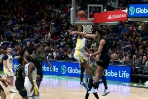 直呼好家伙！梅尔顿顺步突破 起飞单臂战斧霸气隔扣马特科维奇！