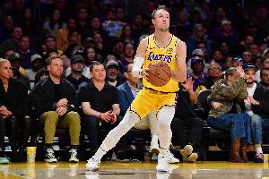 如何？肯纳德加盟湖人7场场均9.6分 三项命中率66/44/91%