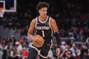 斯奈德：杰伦·约翰逊明天接受评估 情况并不严重 但会谨慎处理