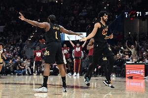 哈登谈喂饼：能突入禁区+决策能力 是我能让身边中锋受益的关键