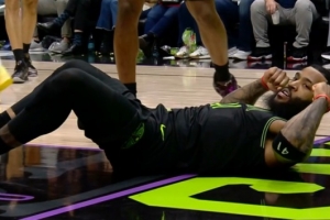 乾坤大挪移！萨迪克·贝冲击内线 滞空对抗高难度反篮2+1