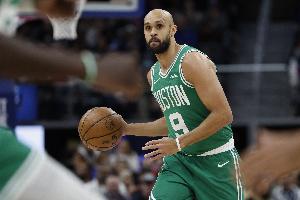 就靠你了！怀特半场13中7拿下18分4板3助1帽 次节13分带队反超