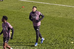 马卡报：姆巴佩和巴尔韦德在周二训练中状态都没有达到100%