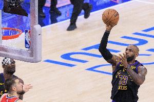 詹姆斯：我们赛程密集 没多少时间去思考 很难去想三周前发生的事