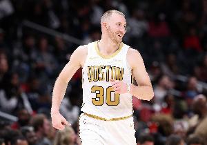 豪泽：哈珀充分抓住了机会 他是出色的防守者很多方面能帮到球队