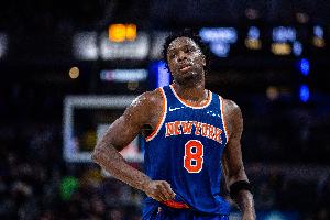 你下半场得反弹！阿努诺比半场状态全无 5中1仅拿2分