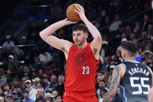 甜瓜谈克林根：有防守有三分 多才多艺 这样的大个子可不多了