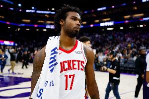 文威赛季报销！美网友怒骂：伊森全责 那一下太脏了&完全没必要