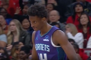 真是憋坏我了！迪亚巴特解禁复出 连续飞身两次血帽吉迪！