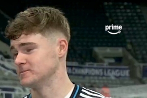 阿莱士·墨菲：我爸妈想来看比赛但没航班，理发师在现场支持我