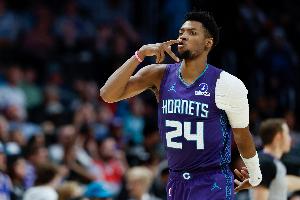 10连败板上钉钉？黄蜂第三节42-16净胜公牛26分 领先到27分！