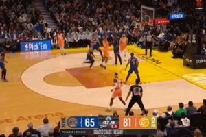 很冷静！泰森接球顺势转身 迎着米切尔·罗宾逊超高弧度抛投进筐