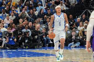 带队追分！班凯罗第三节各种错位 单节7中6高效砍下17分！