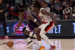 末节仿佛在梦游！爱德华兹被朱·霍勒迪死亡缠绕 被逼出回场失误