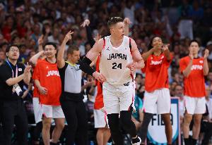 媒体人：日本男篮最大的隐患依旧在内线 对霍金森和渡边极其依赖
