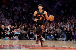 拼命三郎！哈特首节出战7分钟 5中3拿到7分2板4助1断