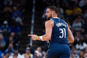 手感火热！克莱半场9分钟三分球6中4砍12分 正负值+15两队最高！