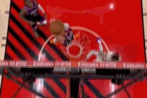 抢断准压哨暴扣！迪文岑佐关键攻防帮助森林狼领先进入末节！