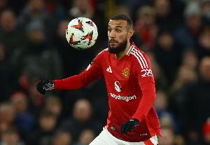 邮报：一位记者赛后给马兹拉维送零食，球员很感动并送上比赛球衣