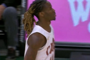 就差两分了！基翁·埃利斯底角三分球命中打停雄鹿