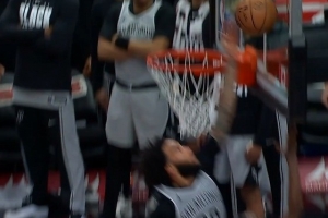 关键判罚！尚帕尼封盖奎克利上篮干扰球 马刺挑战失败