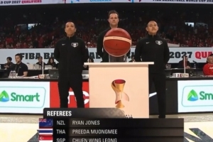 判罚引发热议！中日大战三名裁判分别来自新西兰、泰国和新加坡