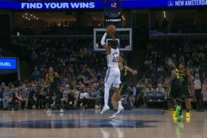 真敢投真有谱！GG·杰克逊最后一攻 刚过中线扔进打板压哨三分！