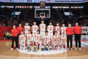 贺希宁关键三分，中国男篮客场奏凯