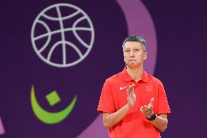 解说：得有耐心 日本男篮也没那么强 中国男篮能缓一口气了