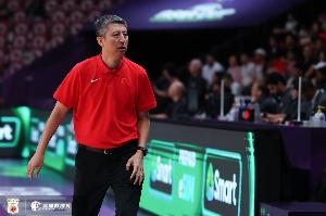 记者：中国男篮老想用三后卫不是有恋矮癖 是因锋线能干的事不够