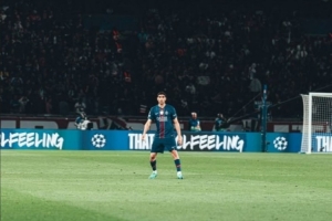 挺进十六强！阿什拉夫社媒发文晒球迷横幅：感谢你们的支持