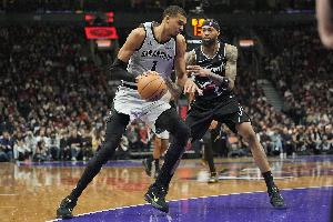 上次十连胜在十年前！马刺擒龙豪取联盟现存最长十连胜&紧追雷霆