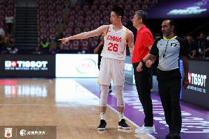 依然拼命！朱俊龙全场活力十足拿6分9板&3前场板 命中关键三分