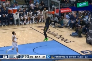 穷追猛打！斯潘塞三分穿针 小佩顿抢断后反扣将优势扩大到22分