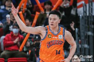 媒体人：李弘权的宝宝在集训期间出生 到现在还没有见孩子第一面