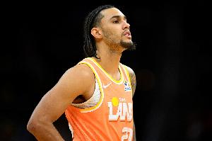 效率太低！泰森16中5拿到14分10板3助2断 正负值-19最低