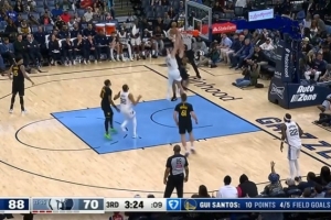 遮天蔽日！波斯特积极补防 排球大帽封盖克莱顿