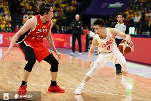 解说：赵继伟被质疑过被否定过但从未屈服过 关键时刻拿球说话！