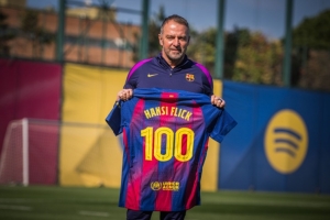 巴萨社媒晒弗里克执教百场球衣，目前74胜9平16负胜率74.7%+4冠军