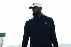 力争结束连败！湖人官推晒客场登机照：前往沙漠地区