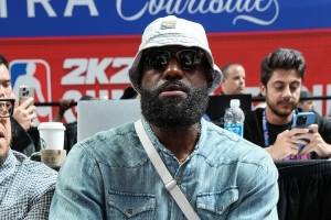 夸梅：我有什么好嫉妒詹姆斯的？我能自己逛超市詹姆斯能吗？