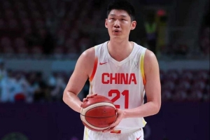 媒体人：纵使环境多么凶险恶劣 胡金秋依然稳若泰山 真是劳模